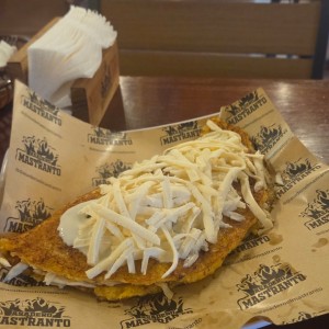 CACHAPA CON QUESO LLANERO.