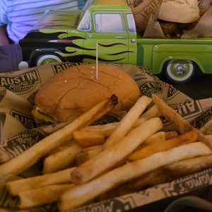 Mamas Classic Burger
