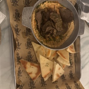 Tapeo - HUMMUS CON CARNE