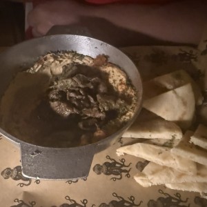 Tapeo - HUMMUS CON CARNE