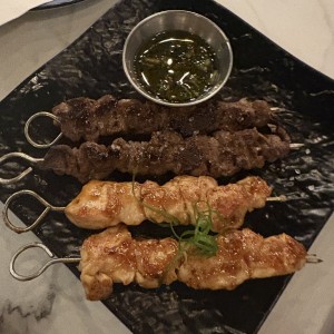 Tapeo - CARNES EN PALITO