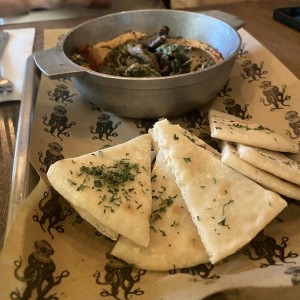 Tapeo - HUMMUS CON CARNE