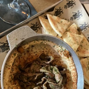 Tapeo - HUMMUS CON CARNE