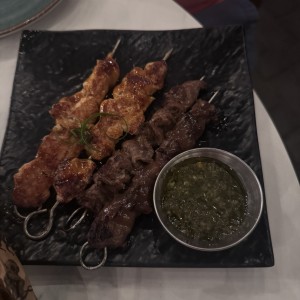 Tapeo - CARNES EN PALITO