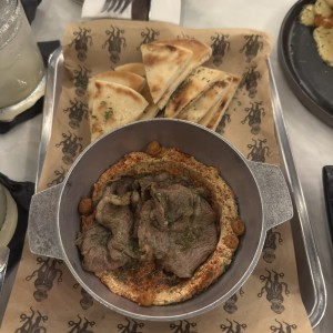 Tapeo - HUMMUS CON CARNE