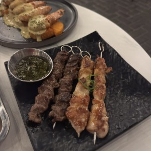 Tapeo - CARNES EN PALITO