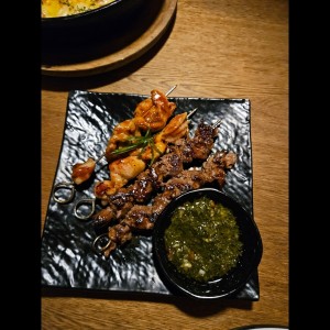 Tapeo - CARNES EN PALITO