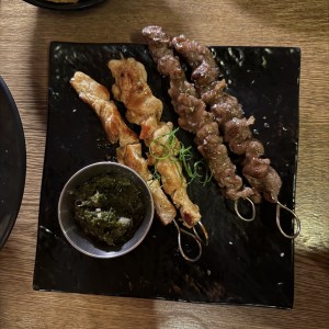 Tapeo - CARNES EN PALITO