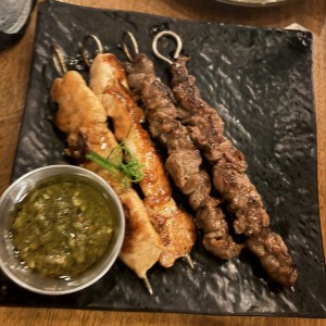 Tapeo - CARNES EN PALITO