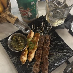 Tapeo - CARNES EN PALITO