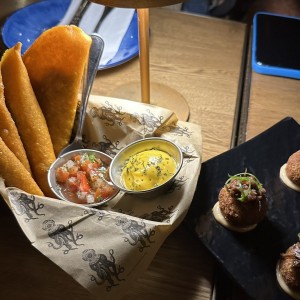 empanadas de mariscos y croquetas de trufas