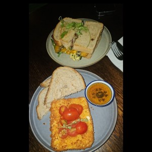 Tapas Sunset - Feta y Miel y Egg Sandwich