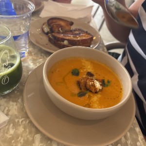 Grill cheese con sopa de tomate