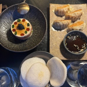 Tartar de atun y gyosas