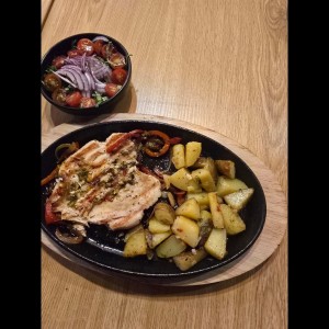 Filete de Pechuga con Papas salteadas