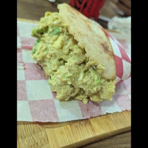 Arepas - Arepa Reina Pepiada