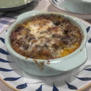 Lasagna de chorizo y hongos