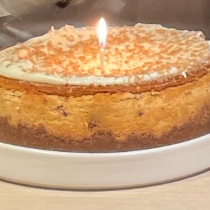 Cinnamon Roll Cheesecake