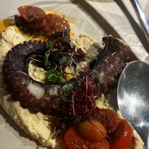 Pulpo y tomate