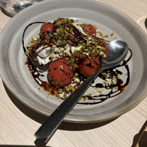 Entrada - tomates cherry con burratta
