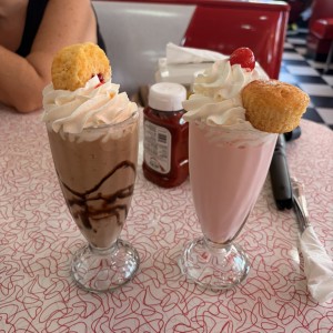 Milkshake banana nutella y milkshake de fresa