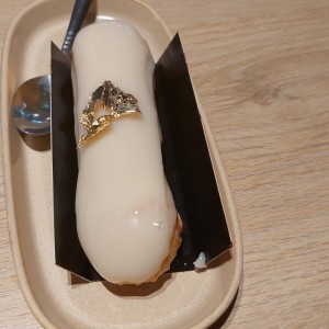 eclair de crema pastelera