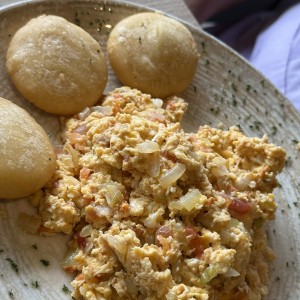 Huevos Revueltos con Arepitas