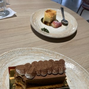 Tiramisu y mouse de maracuya