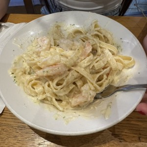Pasta Alfredo con Camarones