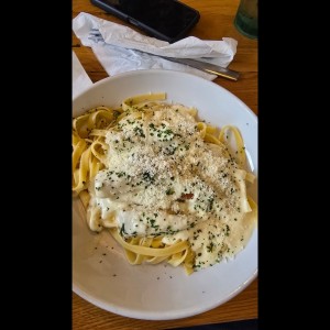 Amazing Alfredos - Chicken Alfredo