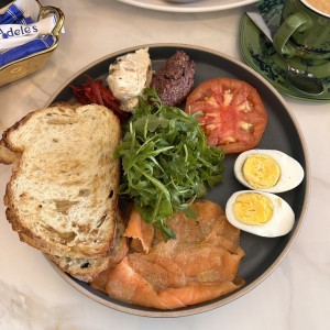 Salmon egg toast