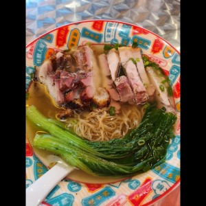 Wanton de puerco con fideos