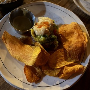 Tartar de Atun estaba delicioso con chips de Camote 