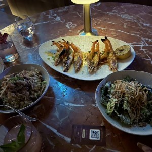ARROZ FRITO CHINO LATINO, Langostino, ensalada cesar