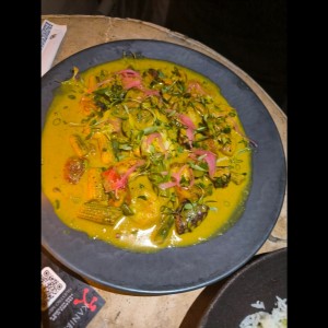 Mariscos y verduras al curry