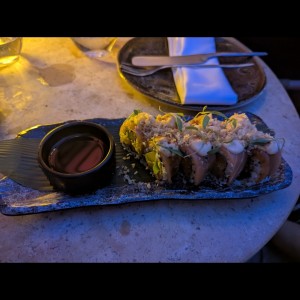 PARA COMPARTIR - SPICY SALMON ROLL