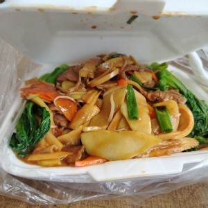 Chow fun carne