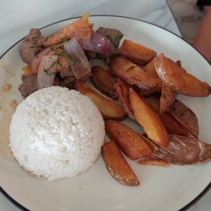 Platos Principales - Lomo saltado Patria