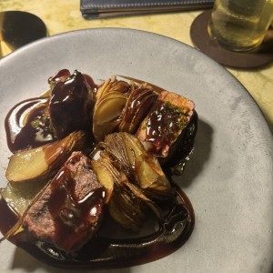 Short Rib con milhojas de papa