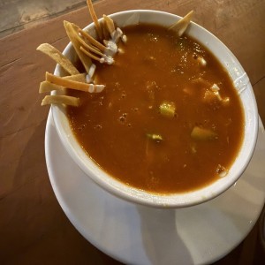 Sopa azteca (sopa de tortillas)