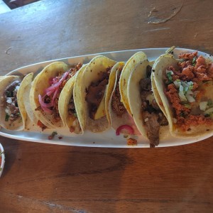 Bandeja de tacos surtidos