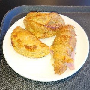 Empanadas y croasant