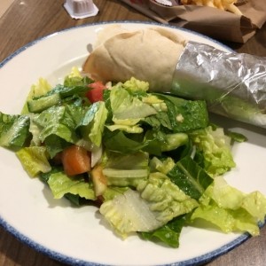 falafel y ensalada