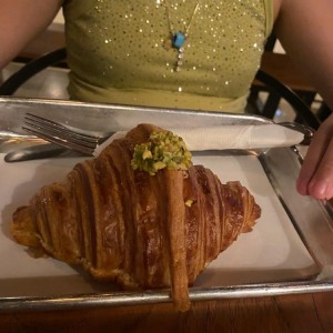 Croissant Relleno de Crema de Pistacho