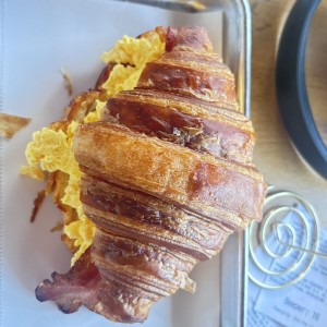 Croissant de Tocino y Huevo