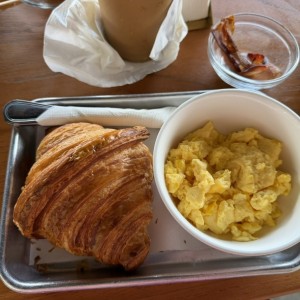 Croissant de Tocino y Huevo