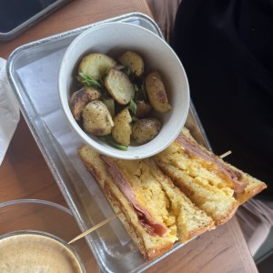 Breakfeast Sandwich