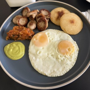 Desayuno funsion criolla