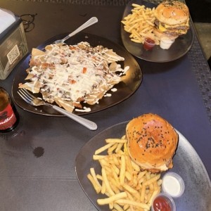 Platos Fuertes - CMC BURGER