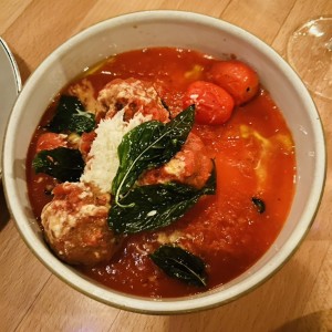 Antipasti - Polpette,Pomodorini E Pecorino